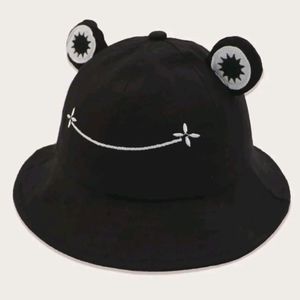 Black frog bucket hat